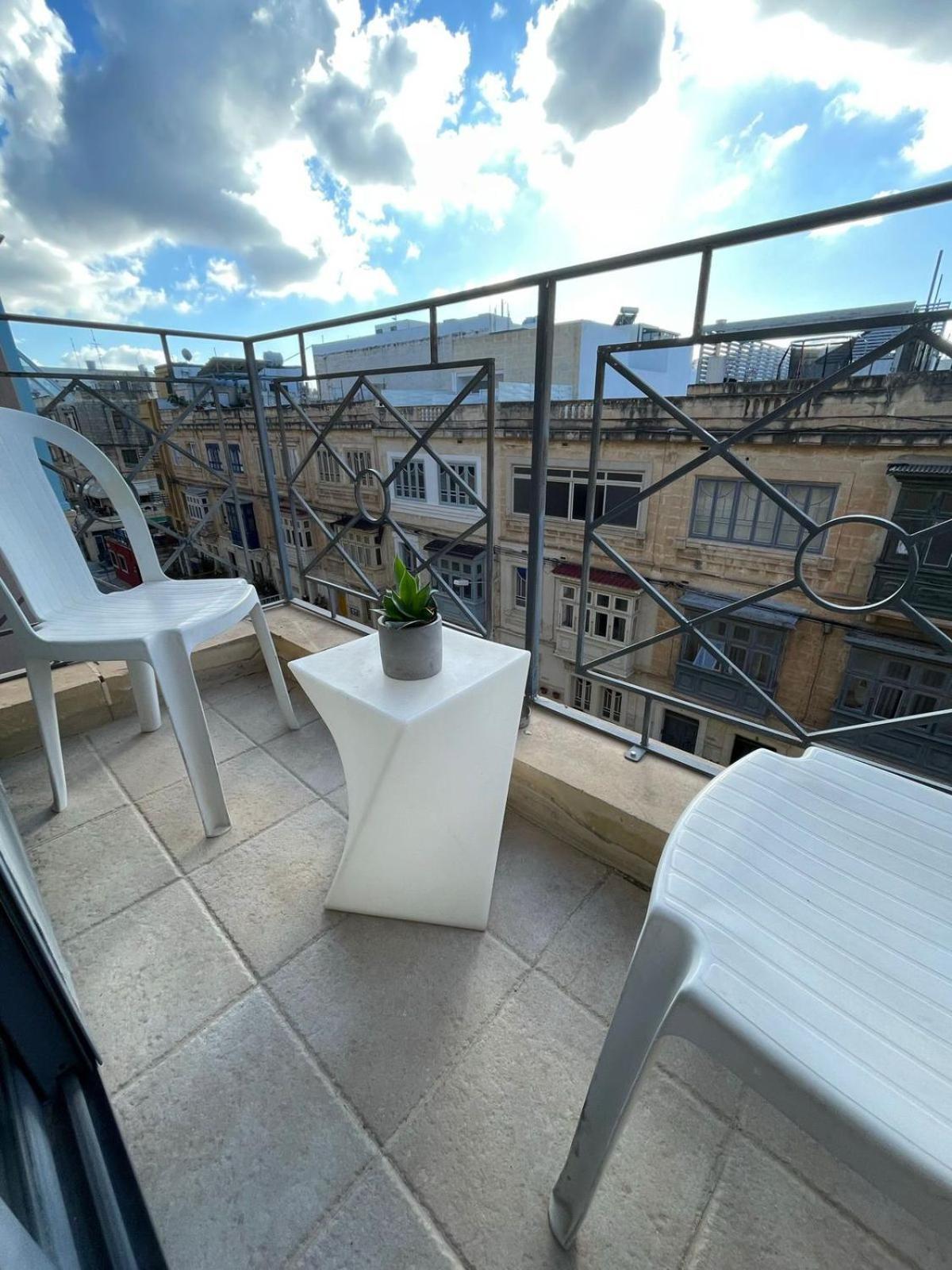 Simons Apartments Minutes Away From Balluta Bay And St Julians Sliema Kültér fotó