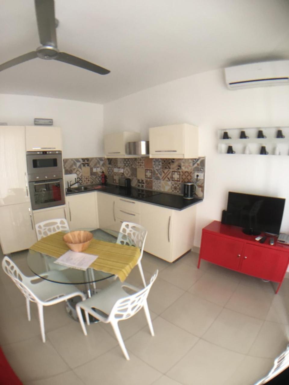 Simons Apartments Minutes Away From Balluta Bay And St Julians Sliema Kültér fotó